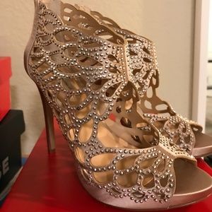 NEW INC Serane Heels